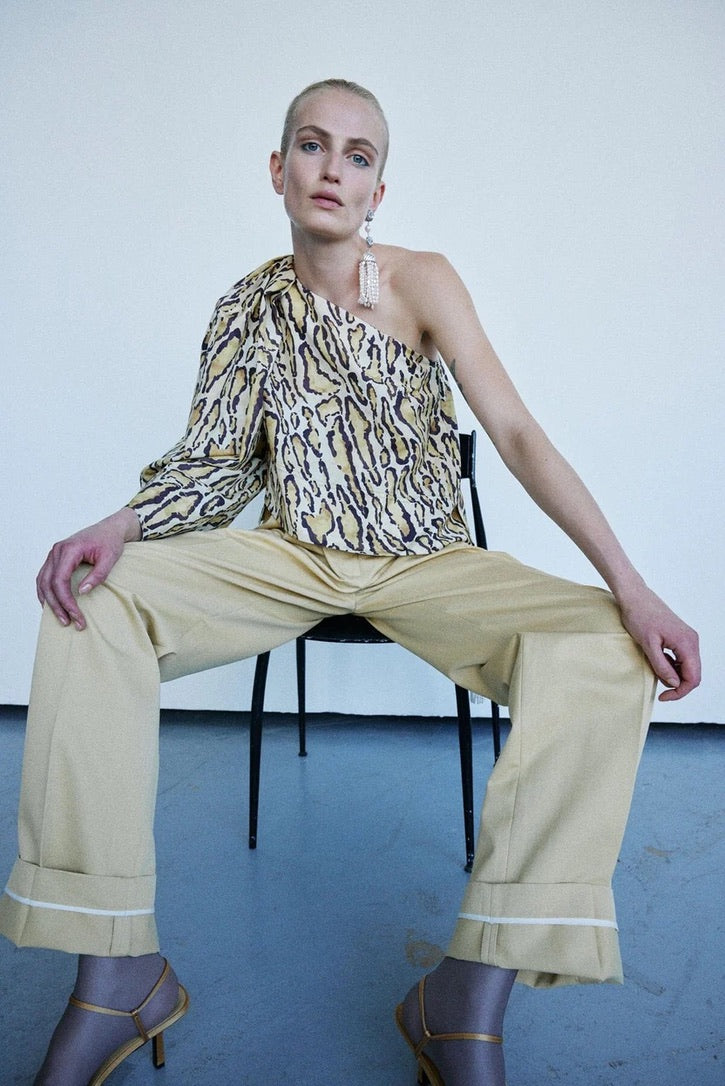Great Escape One Shoulder Top in Cat